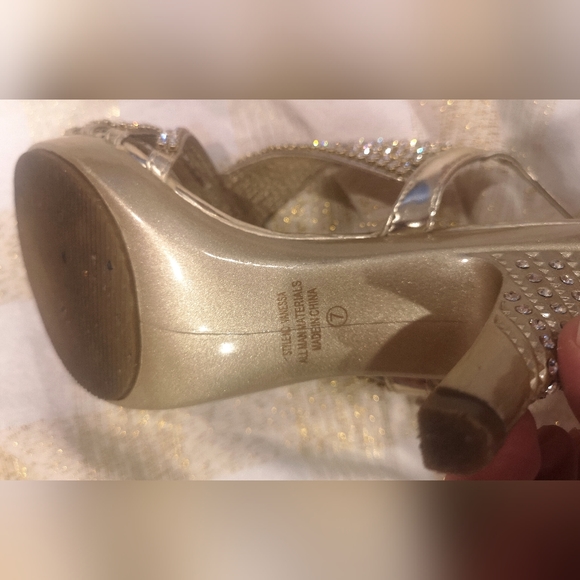 Gold shoes - Picture 14 of 16